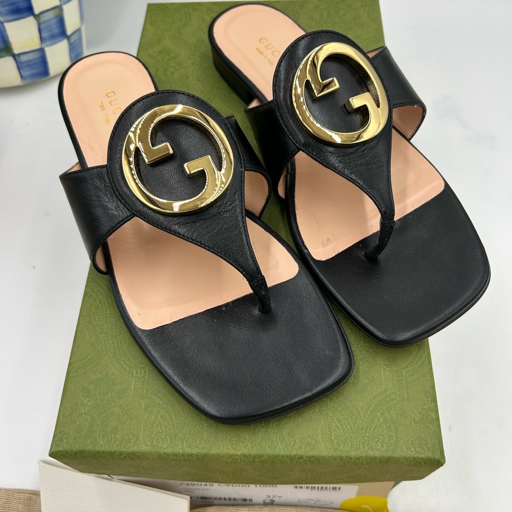 Women's Gucci, blonde  GG Leather thong sandals size 37.5 made in Italy - Picture 4 of 11